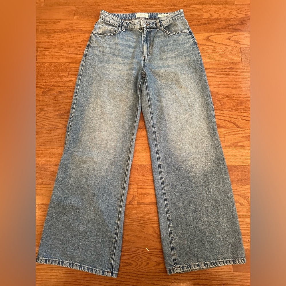 Relaxed wide leg jean